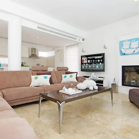 Ocean Pearl Vila Protaras